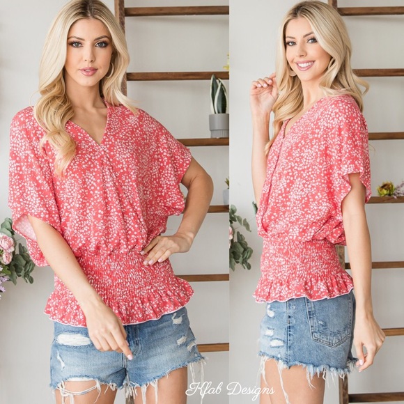 ❤️LAST 1! V Neck Mini Flower Shirred Waist Top! - Picture 3 of 5